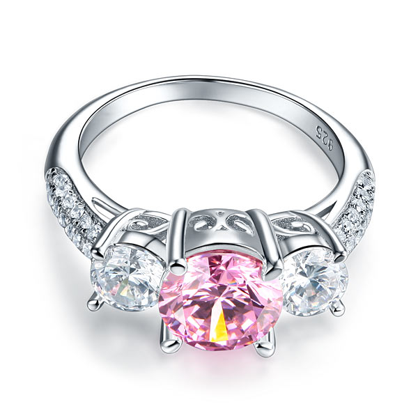 Bague à trois diamants synthétiques roses taille brillant rond de 2 carats