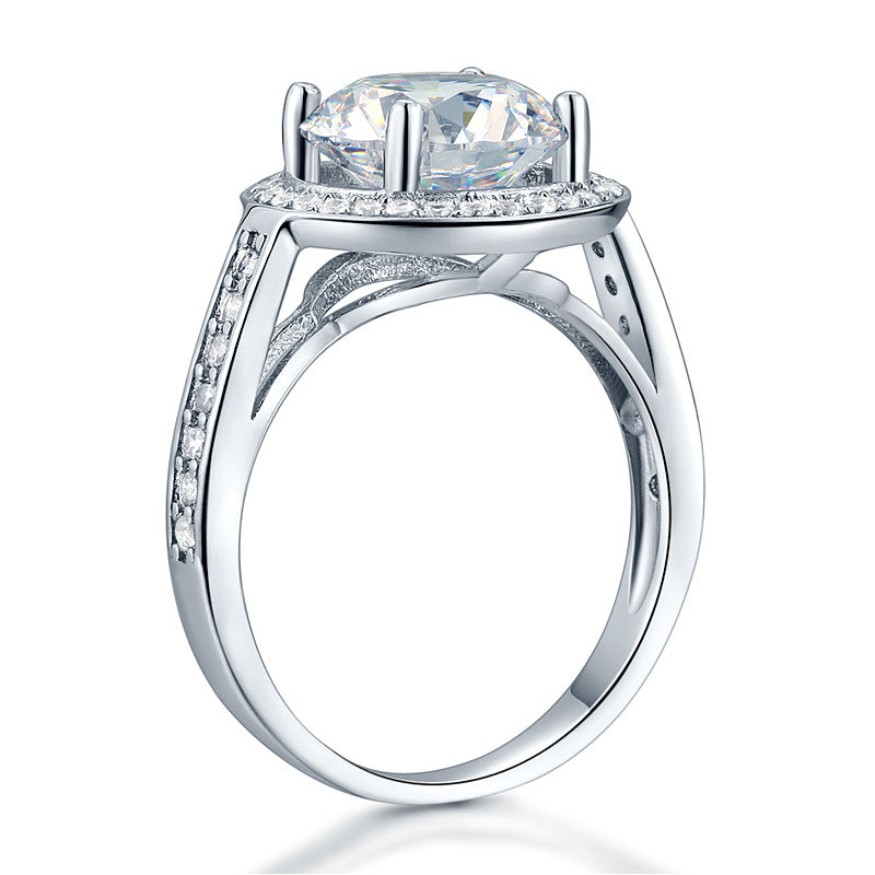 Anillo de halo de diamantes simulados redondos de 3,5 quilates en plata de ley