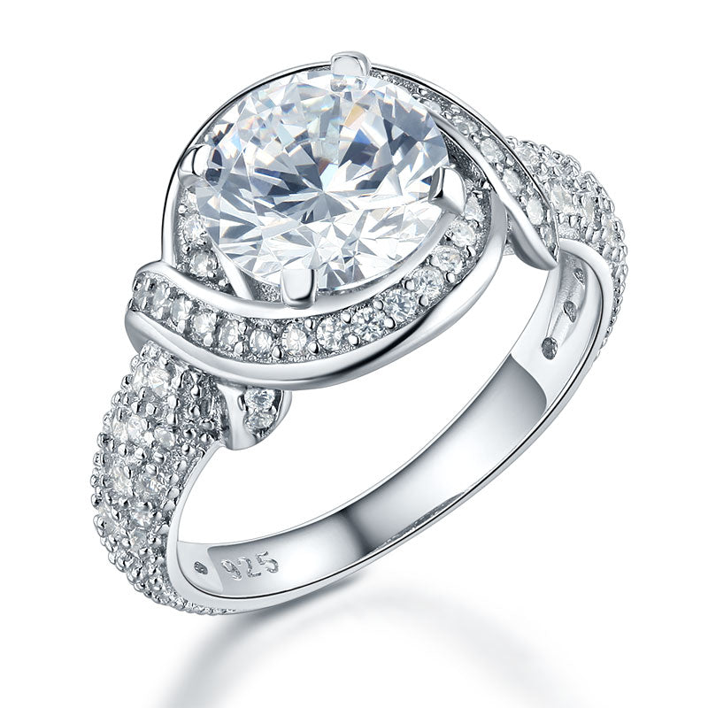 Anillo de estilo vintage con halo redondo y giro de 2 quilates en plata de ley