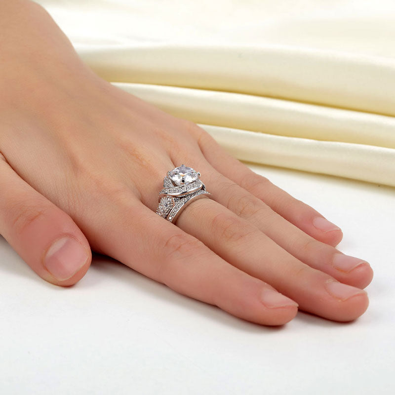 Parure de mariage en argent sterling avec diamants synthétiques Swirl Halo de 2 carats