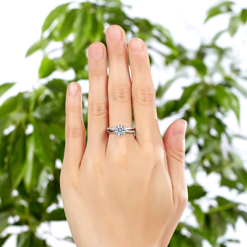 1.25 CT. Round Brilliant Cut Simulated Diamond Entwined Ring in Sterling Silver