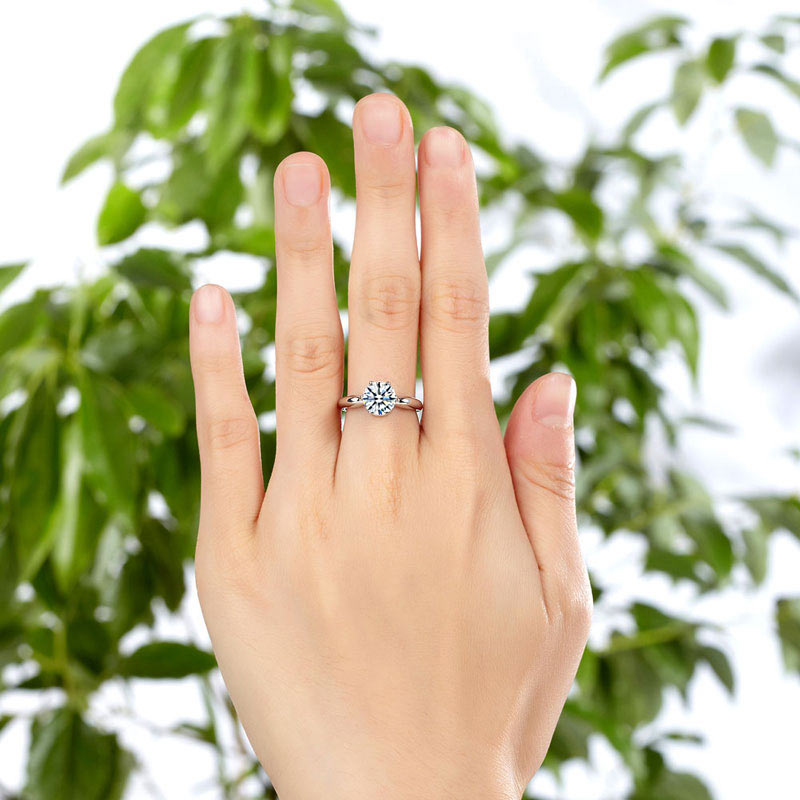 1.25 CT. Round Brilliant Cut Simulated Diamond Halo Ring in Sterling Silver