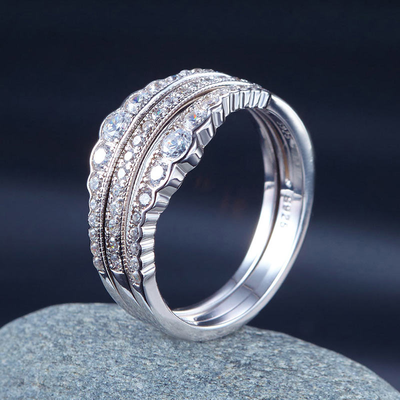 Anillo de bodas de aniversario de tres piezas con diamantes simulados pavé en plata de ley