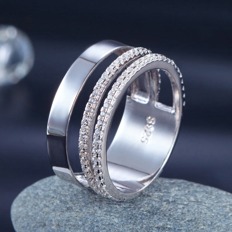 Alliance triple semi-éternité en argent sterling avec diamants simulés