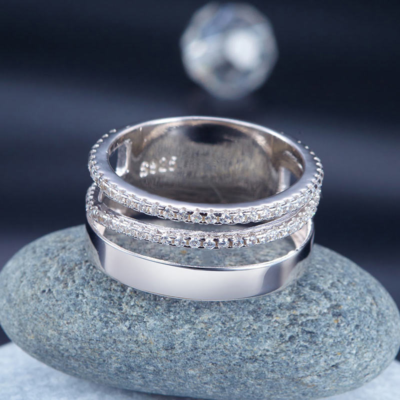 Alliance triple semi-éternité en argent sterling avec diamants simulés