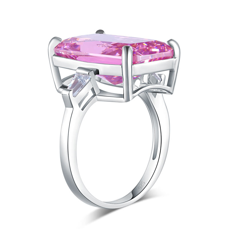 Anillo rectangular de plata de ley con diamante rosa simulado de talla princesa de 8,5 quilates.