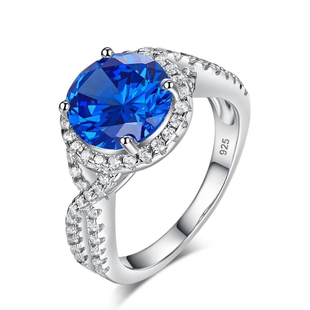 Anillo de 3 quilates con diamante azul simulado de talla brillante redonda y cuerpo retorcido en plata de ley.