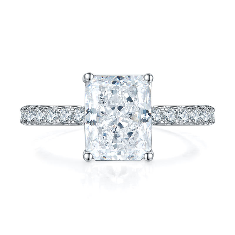Anillo de compromiso de 3 quilates con diamantes simulados de talla princesa rectangular en plata de ley.