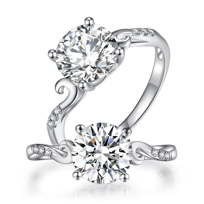 Anillo de compromiso de moissanita redonda de 2 quilates con diamante y cuerpo curvo en plata de ley.
