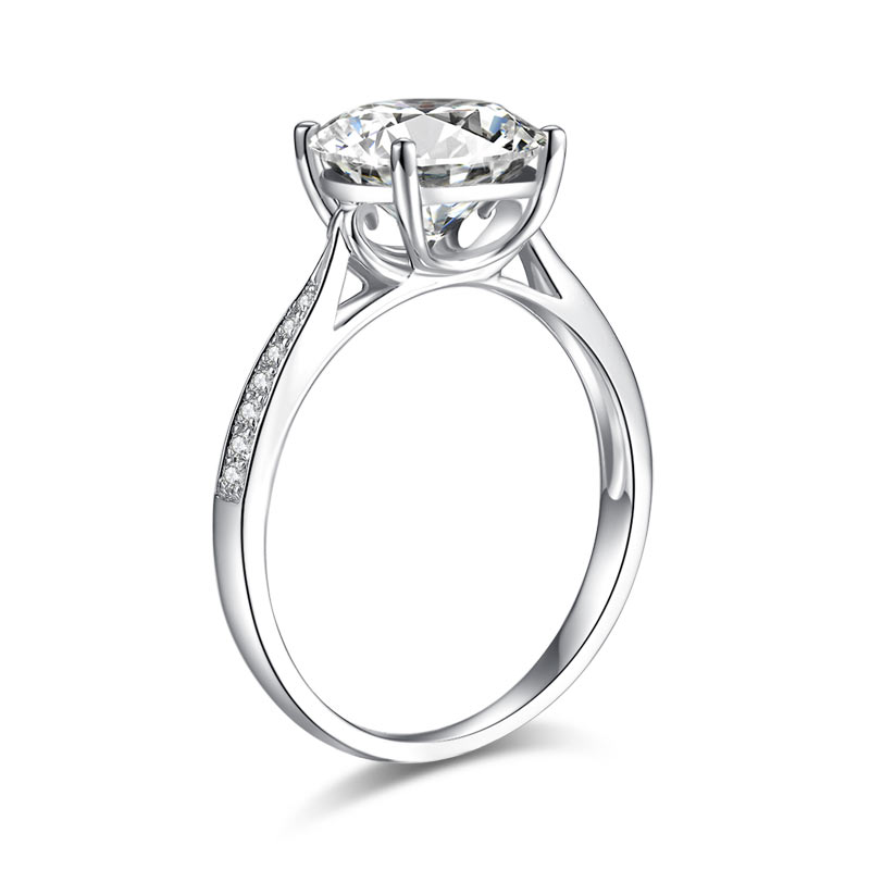 Anillo de compromiso de moissanita redonda de 3 quilates en plata de ley.