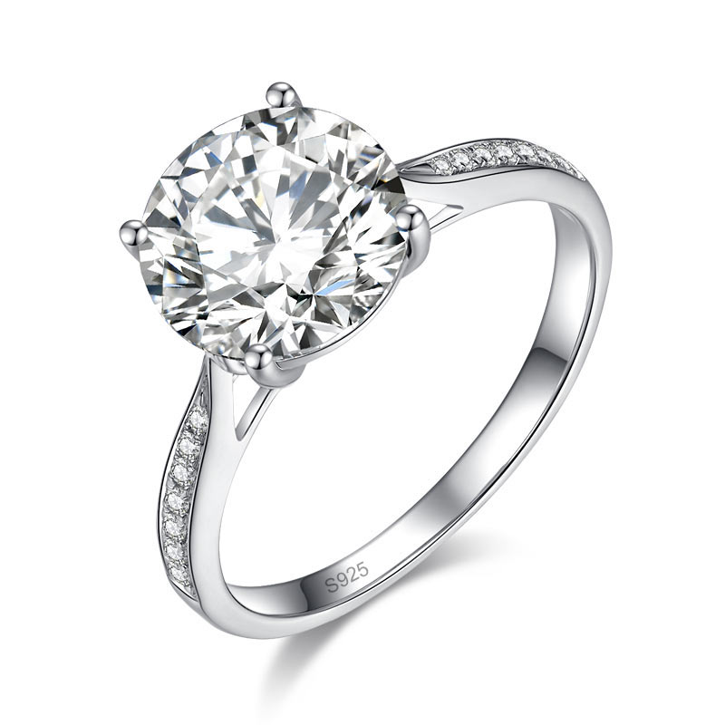 Anillo de compromiso de moissanita redonda de 3 quilates en plata de ley.