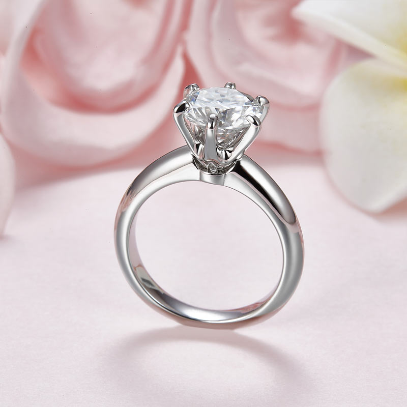 Anillo de compromiso solitario con diamante de moissanita redondo de 3 quilates en plata de ley.