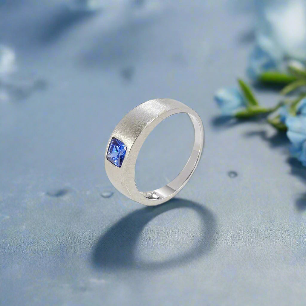 Anillo de plata de ley con piedras preciosas