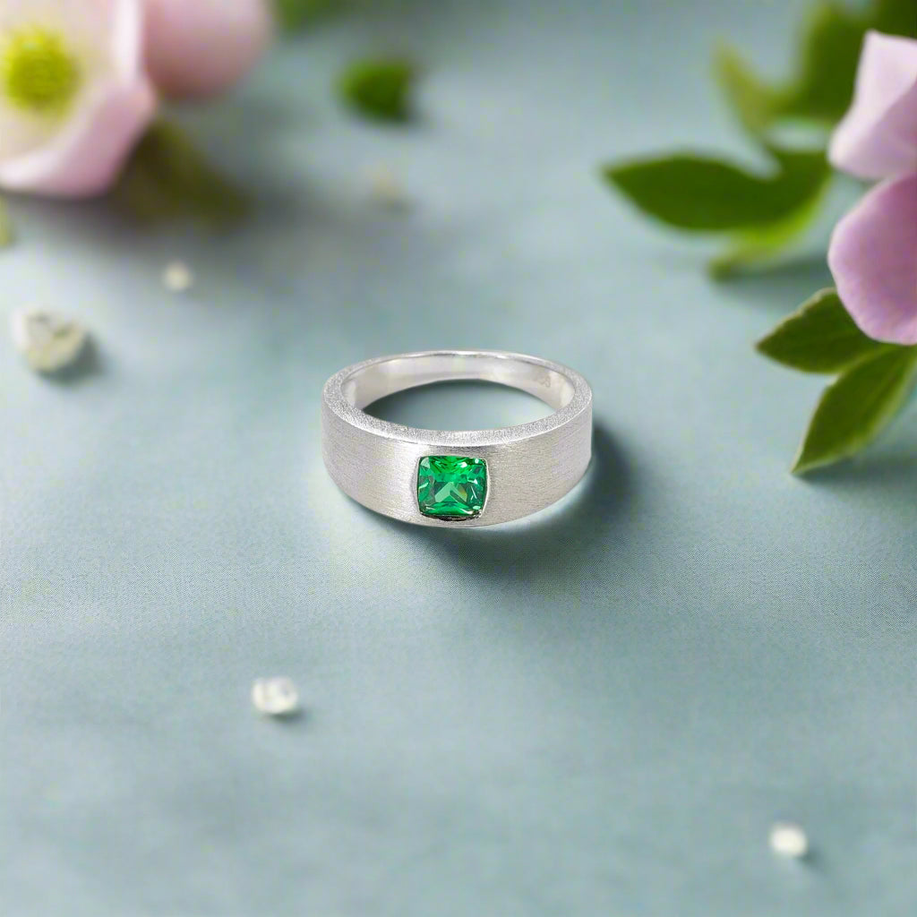 Anillo de plata de ley con piedras preciosas