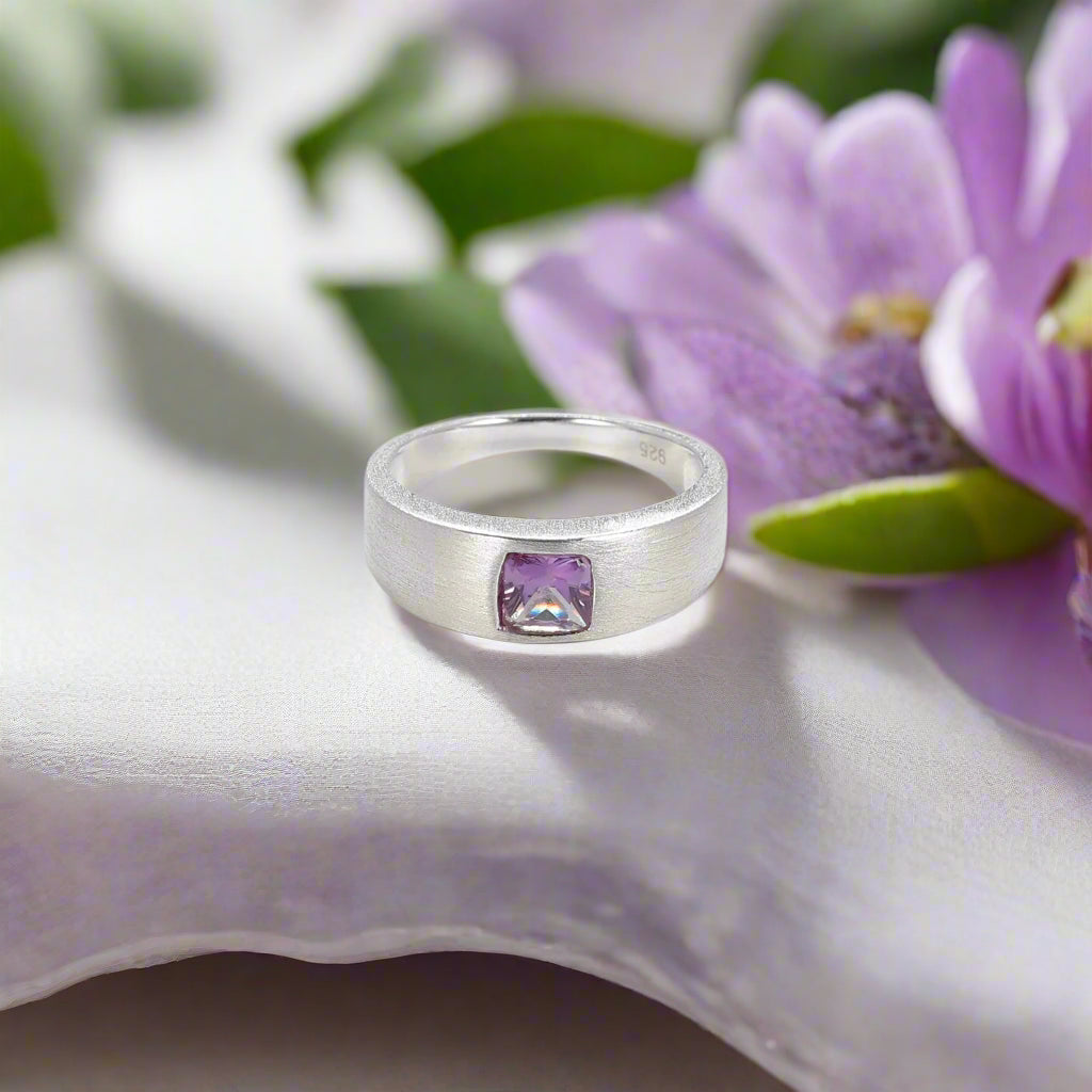Anillo de plata de ley con piedras preciosas