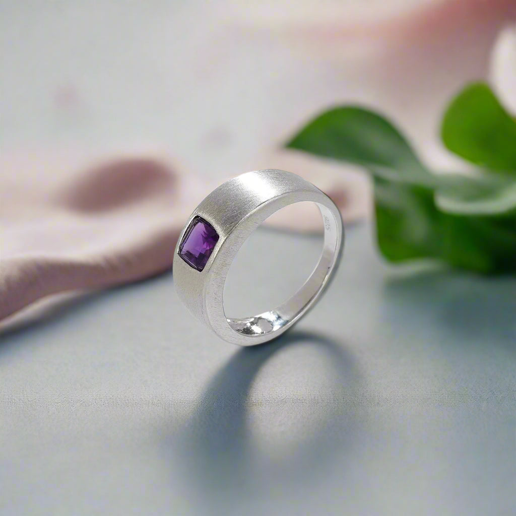 Anillo de plata de ley con piedras preciosas