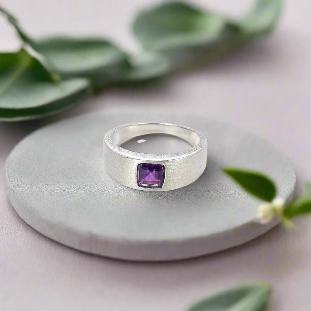 Anillo de plata de ley con piedras preciosas