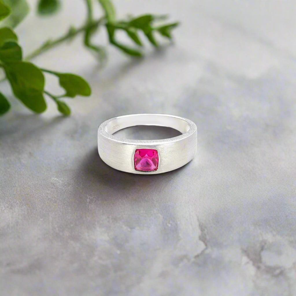 Anillo de plata de ley con piedras preciosas