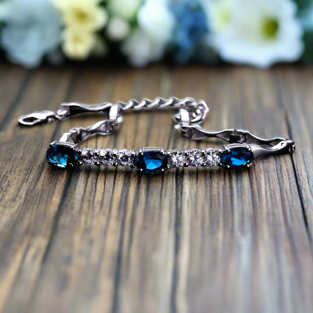 Pulsera GRACE de topacio azul Londres ovalado con circonita cúbica en plata de ley