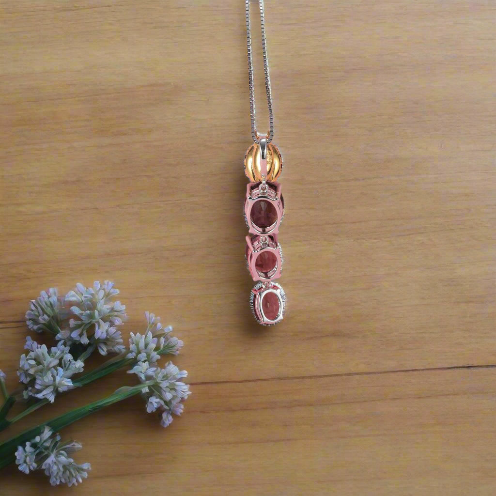 Collar con colgante de mariquita de cuarzo ahumado y ágata roja ovalada GRACE en plata de ley