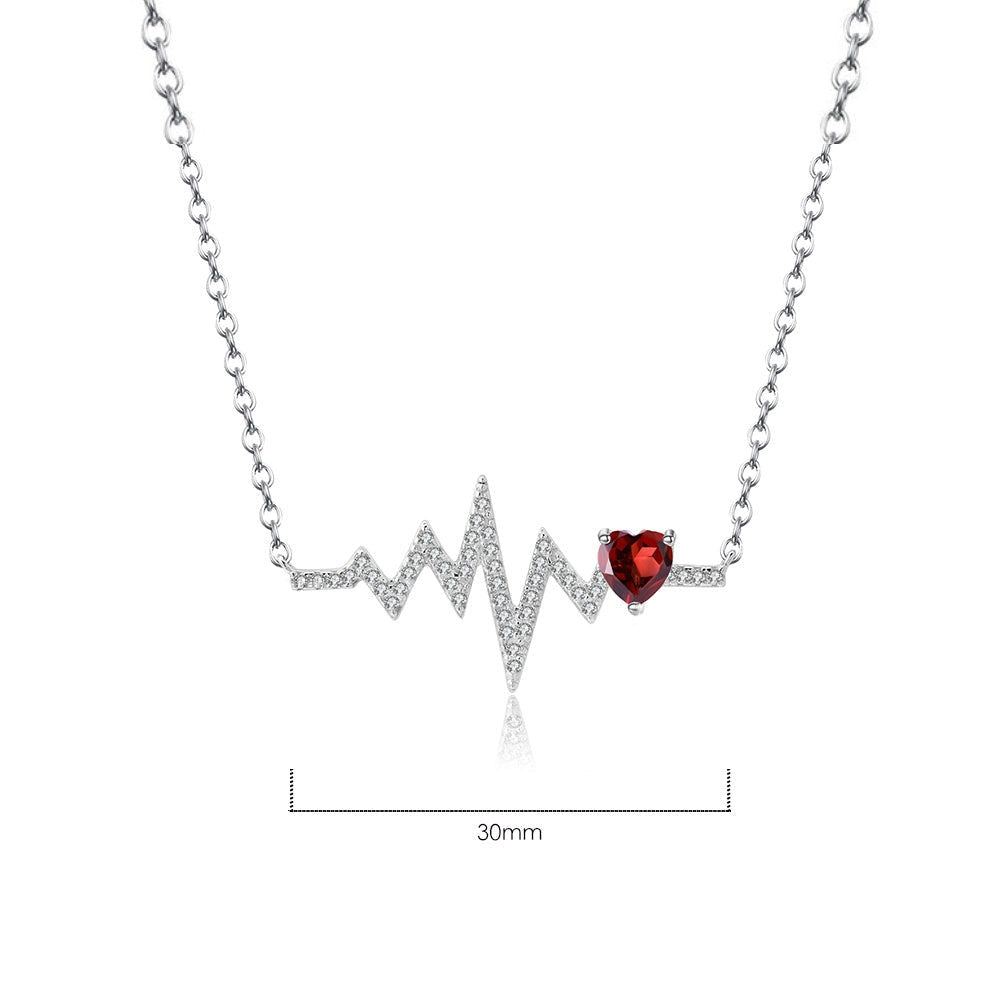 Collar GRACE con corazón de granate rojo y pulso en plata de ley bañada en oro