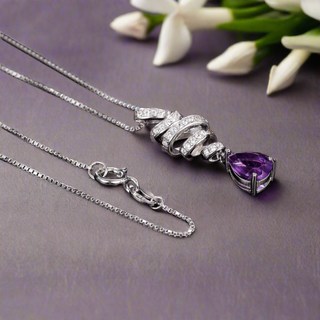 Collar con colgante de cinta de amatista en forma de lágrima y espiral en plata de ley GRACE