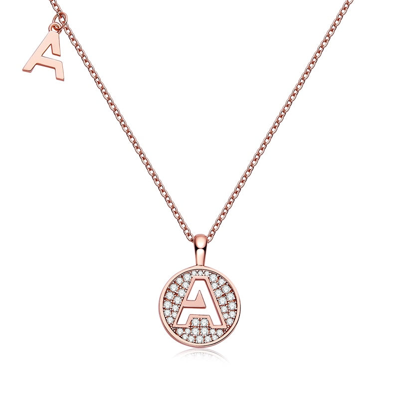 Collier avec initiales pavées de moissanite en argent plaqué or rose