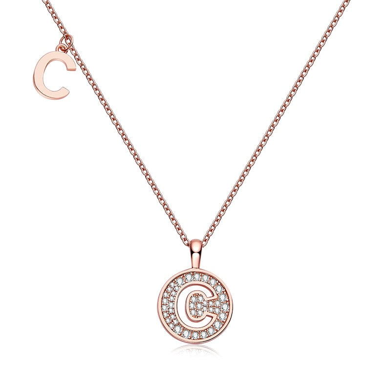 Collier avec initiales pavées de moissanite en argent plaqué or rose