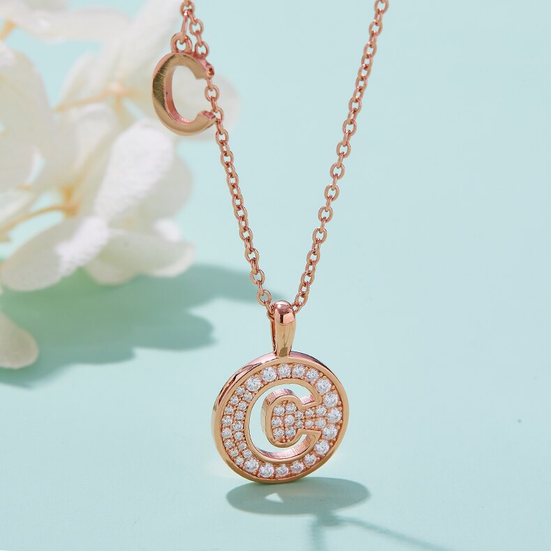 Collier avec initiales pavées de moissanite en argent plaqué or rose