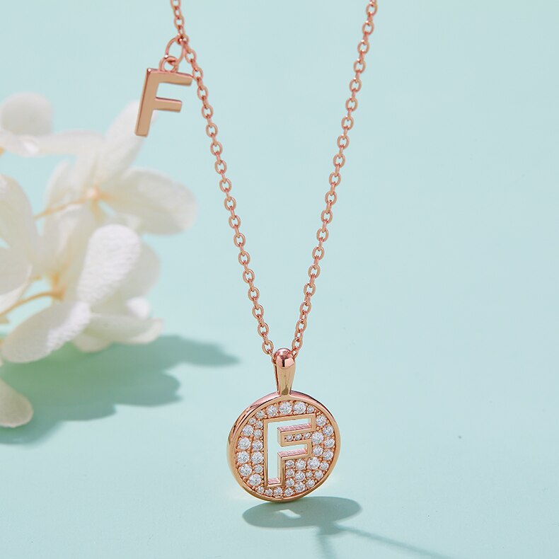 Collier avec initiales pavées de moissanite en argent plaqué or rose