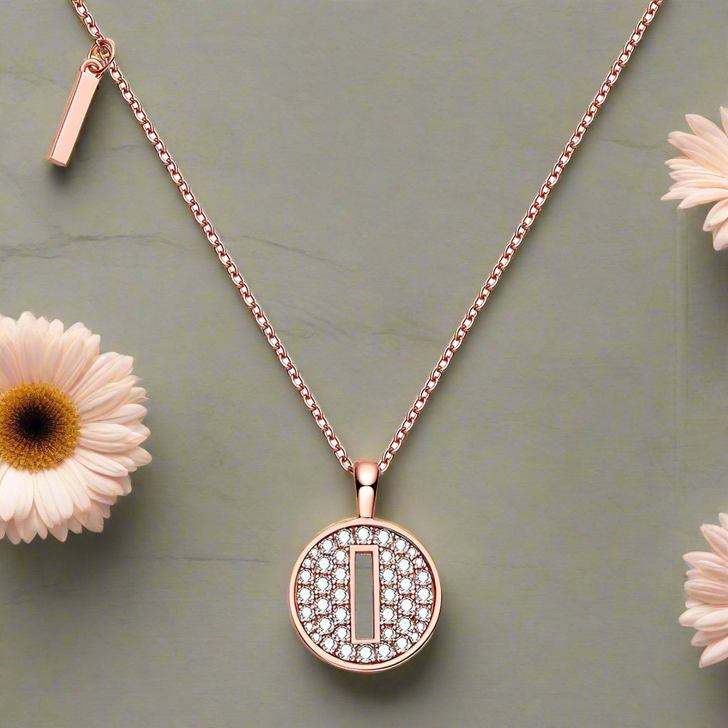 Collier avec initiales pavées de moissanite en argent plaqué or rose