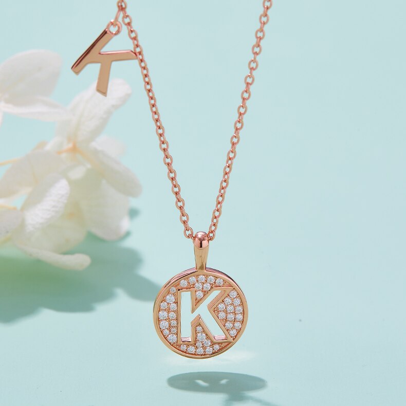 Collier avec initiales pavées de moissanite en argent plaqué or rose