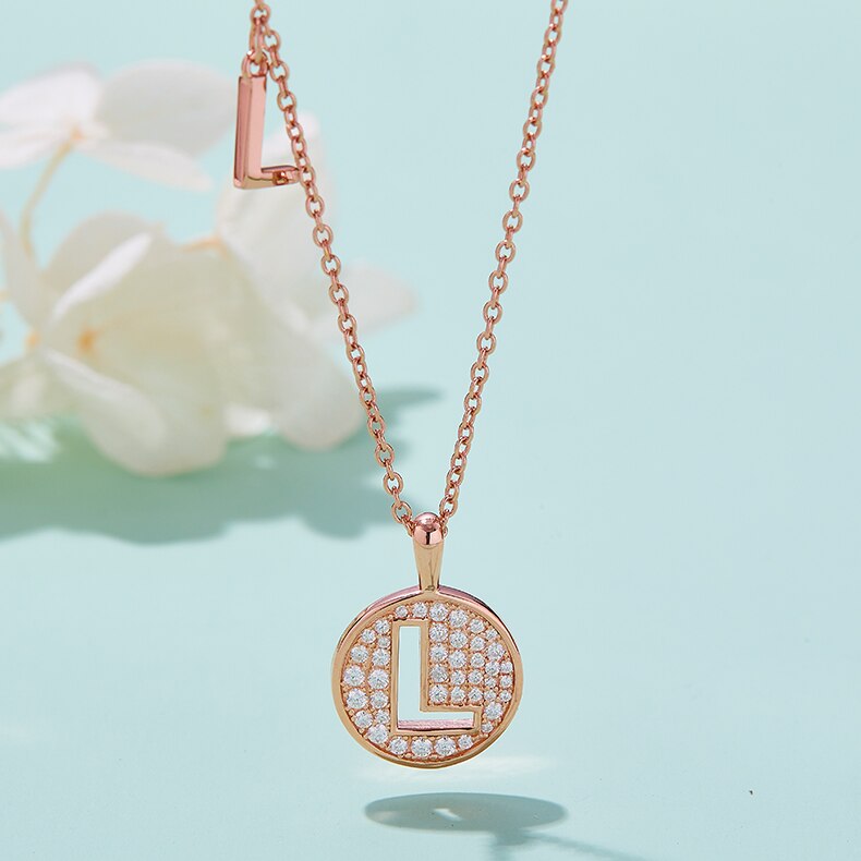 Collier avec initiales pavées de moissanite en argent plaqué or rose