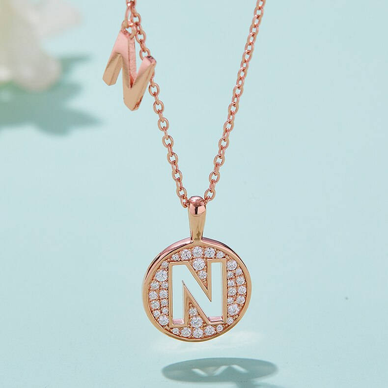 Collier avec initiales pavées de moissanite en argent plaqué or rose