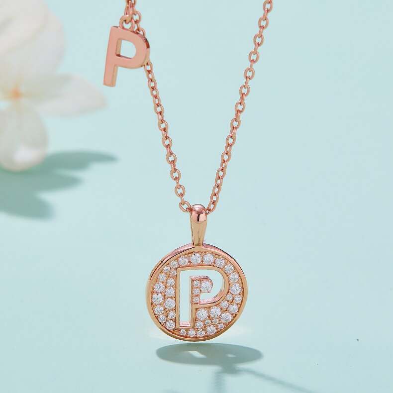 Collier avec initiales pavées de moissanite en argent plaqué or rose