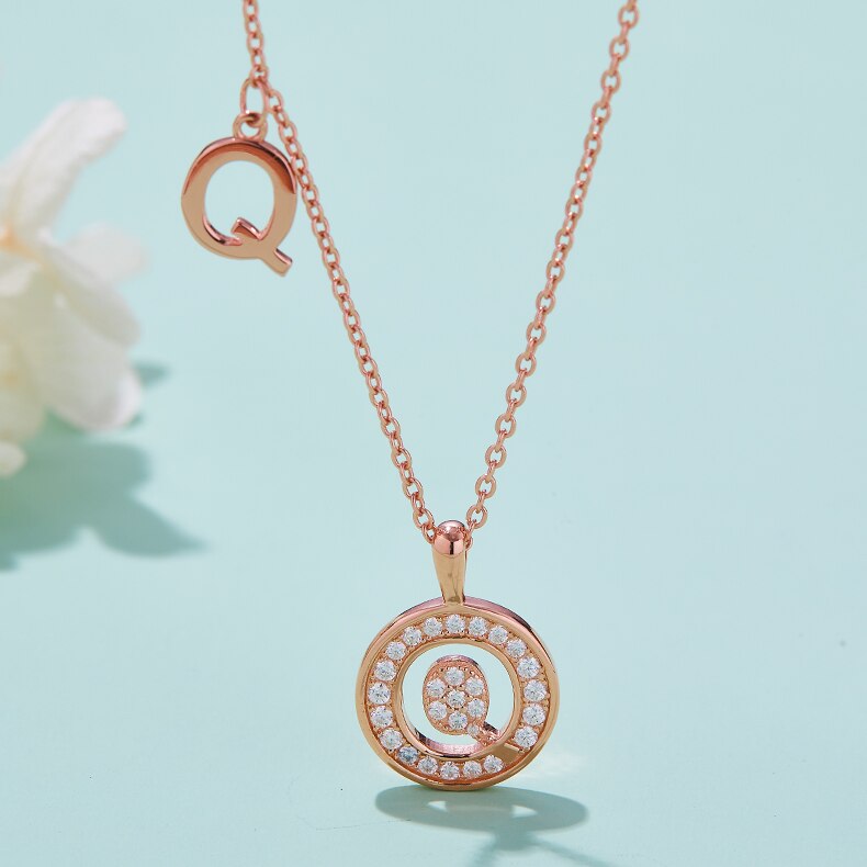 Collier avec initiales pavées de moissanite en argent plaqué or rose
