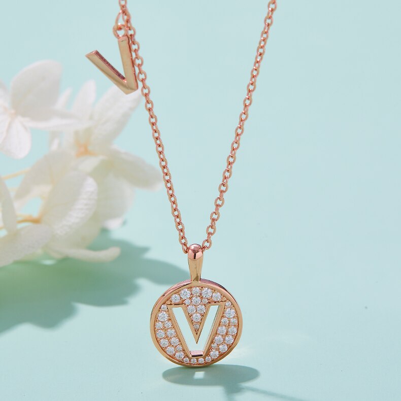 Collier avec initiales pavées de moissanite en argent plaqué or rose