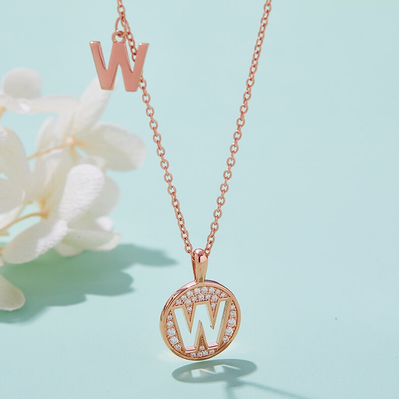 Collier avec initiales pavées de moissanite en argent plaqué or rose