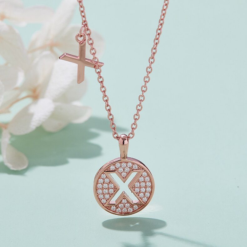 Collier avec initiales pavées de moissanite en argent plaqué or rose