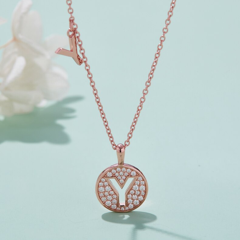 Collier avec initiales pavées de moissanite en argent plaqué or rose