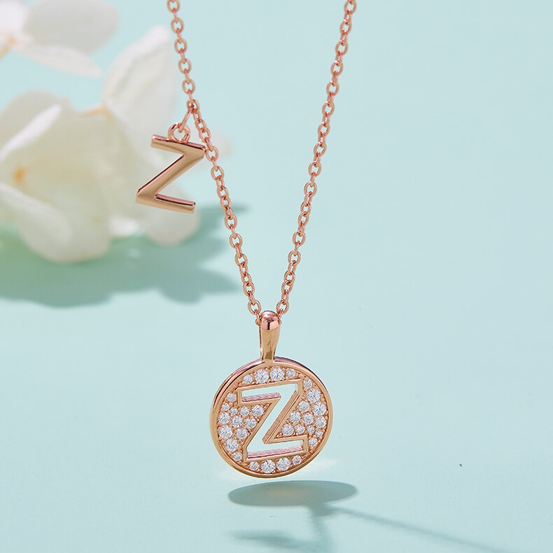 Collier avec initiales pavées de moissanite en argent plaqué or rose
