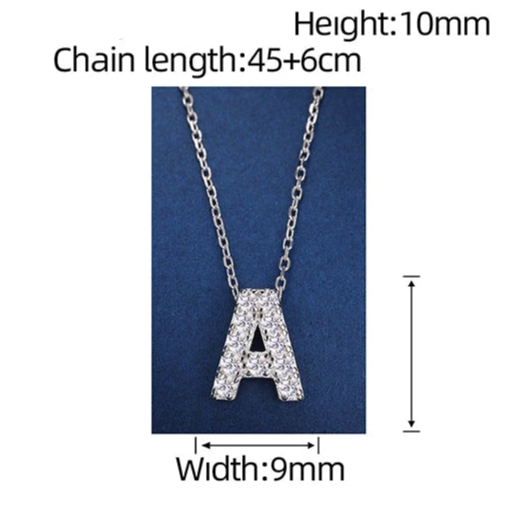 Collar con colgante con inicial de pavé de moissanita en plata de ley