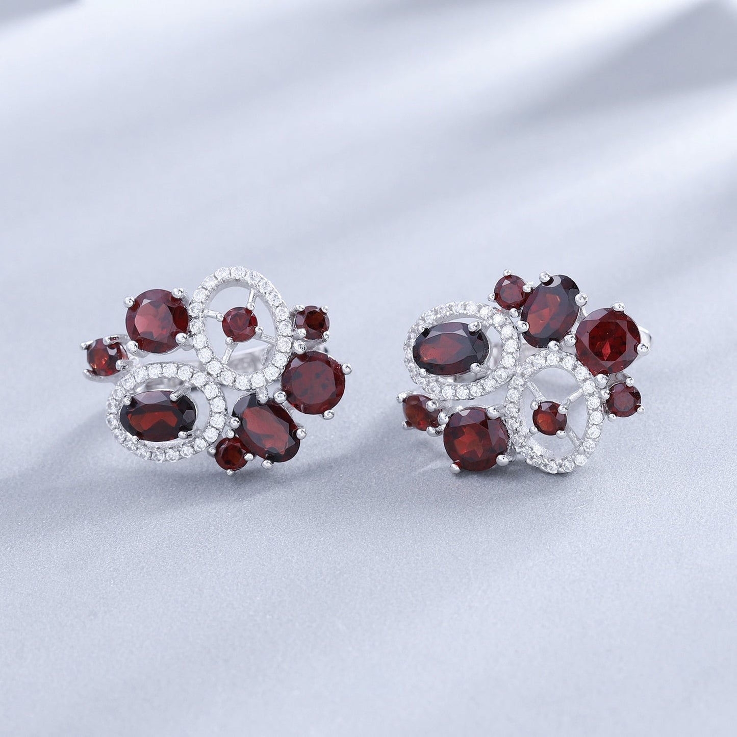 Conjunto de pendientes y anillos con flor de granate rojo GRACE en plata de ley