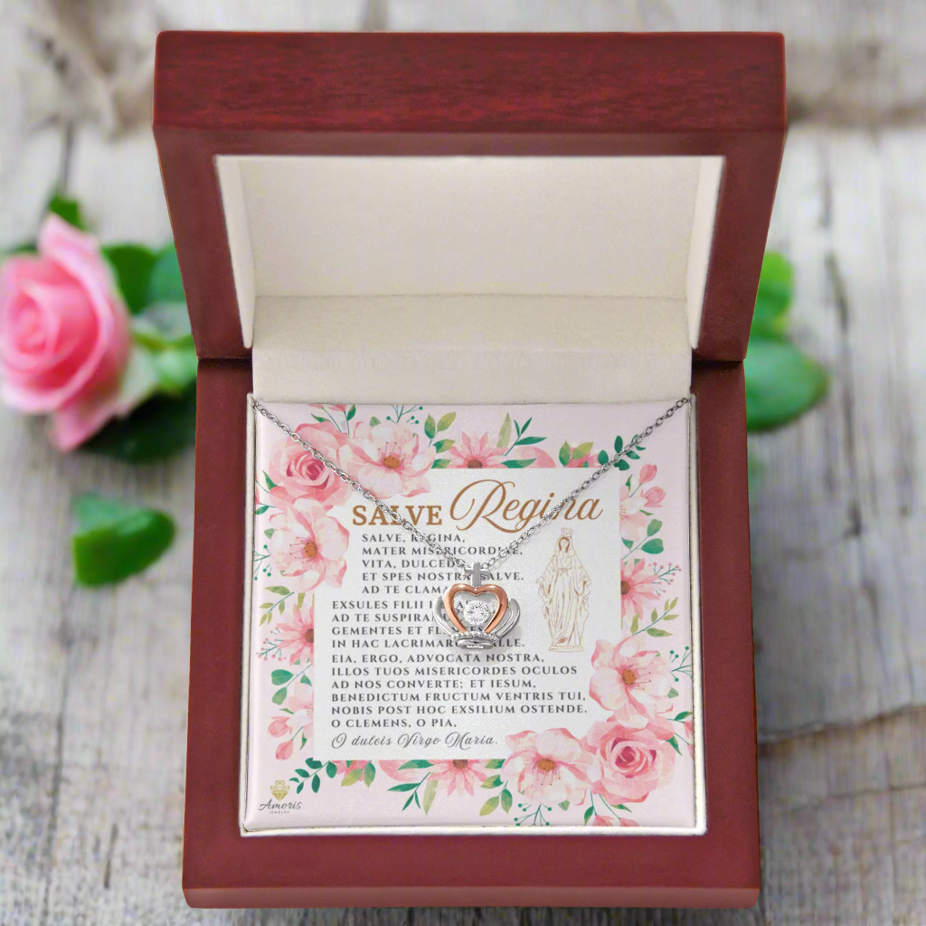 Collar con colgante de corona de Salve Regina en plata de ley con tarjeta de oración latina