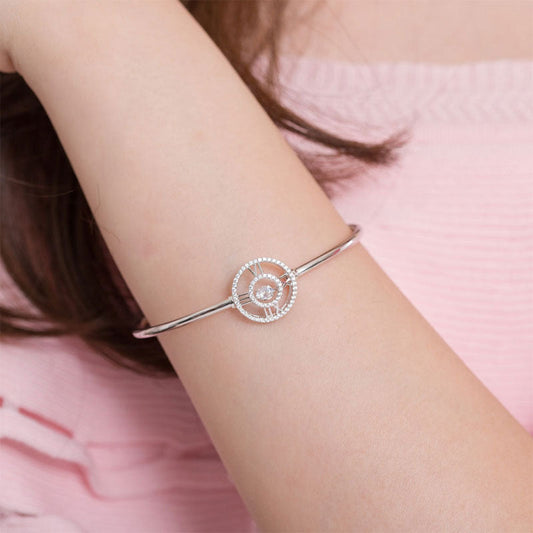 Pulsera brazalete con piedra danzante y reloj con números romanos
