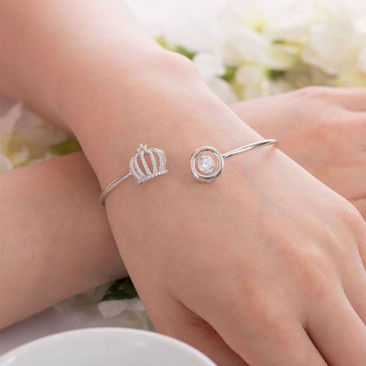 Brazalete de plata de ley con piedra danzante y corona