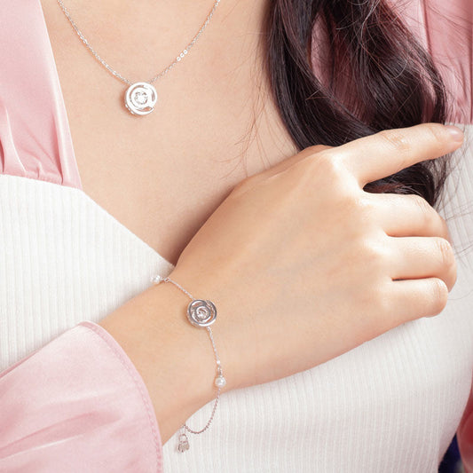 0.1 CT. Moissanite Diamond Dancing Stone with Freshwater Pearls @ Bracelet