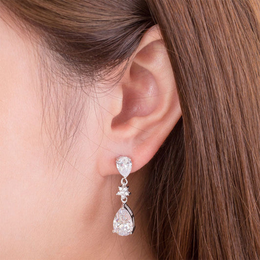 Pendientes colgantes de diamantes simulados de talla pera de 3,5 quilates en plata de ley.