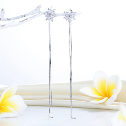 Pendientes largos de plata de ley con diamantes simulados y flores 