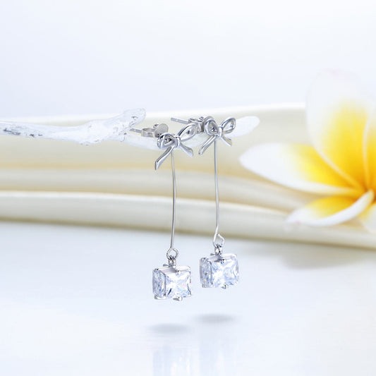 Pendientes colgantes de diamantes simulados con lazo de cinta en plata de ley 